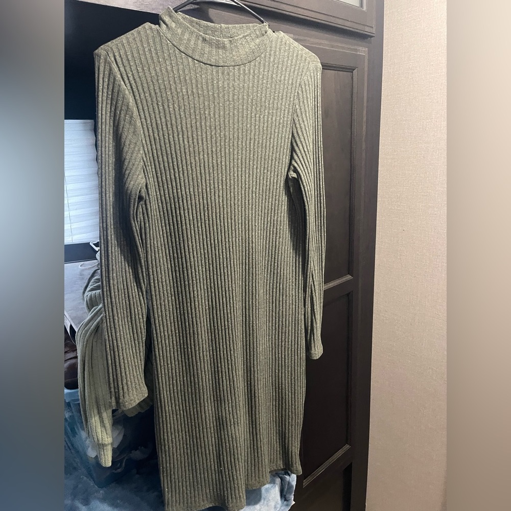 Dress - knee length